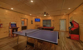 A Lodge at The Glades 12 BR Cabin Private Indoor Pool Hot Tubs Game Rooms and Theater Room